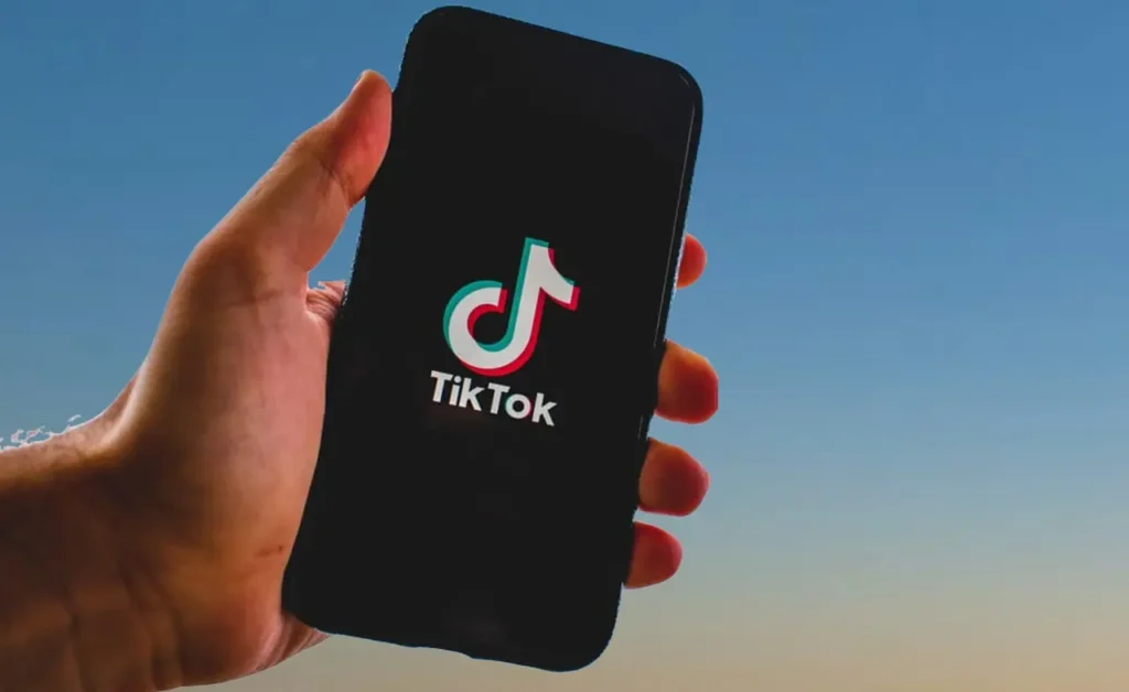 tiktok, tik tok, app, smartphone, iphone, tik tok banned, screen, mobile, technology, sky, nature, tik tok china, palm